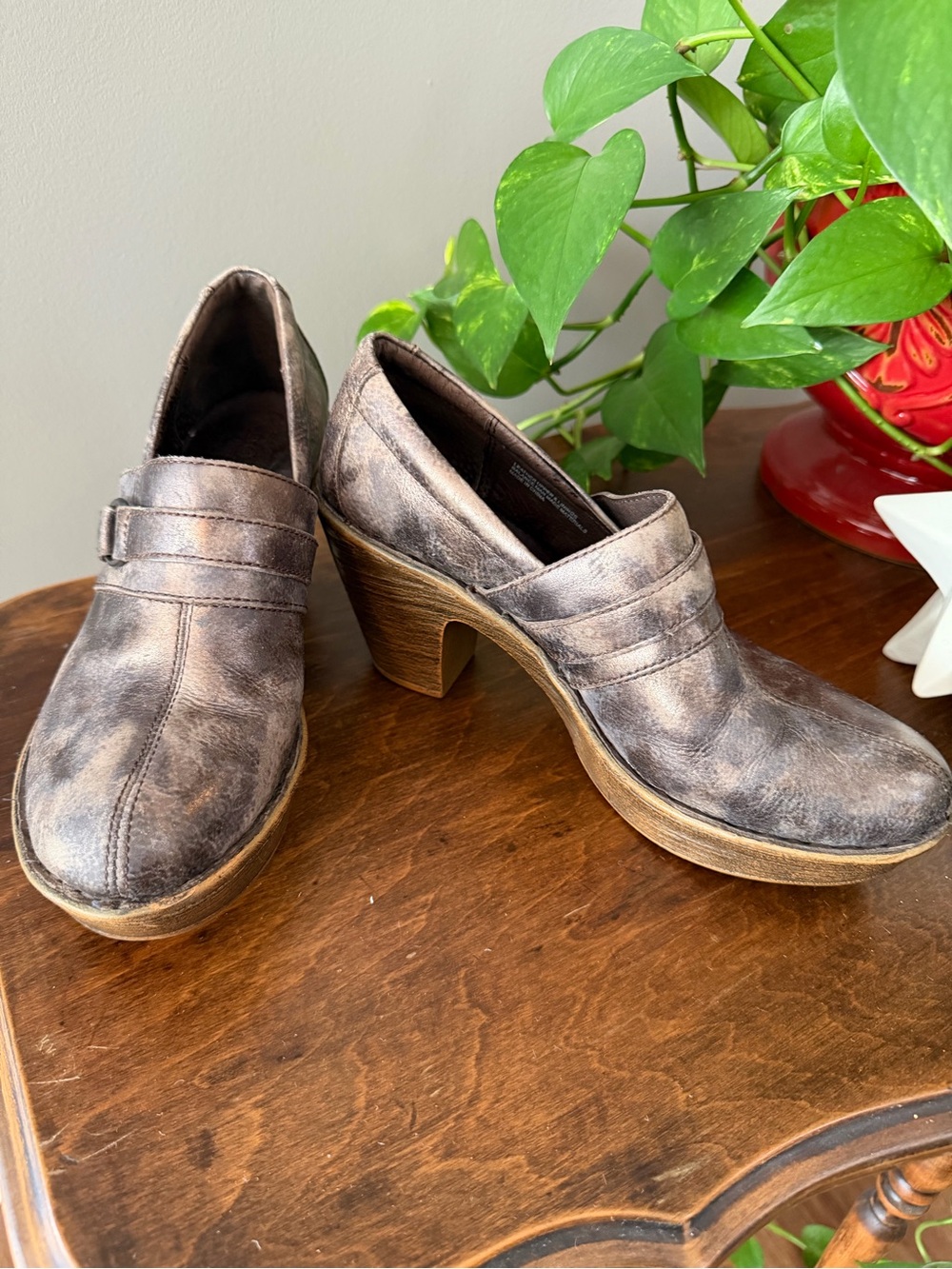 Born Brown Distressed Leather Heeled Clogs. Size 9